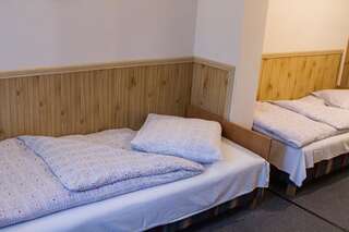 Отели типа «постель и завтрак» Gościniec Pod Furą Biskupice Двухместный номер с 1 кроватью и собственной ванной комнатой-1